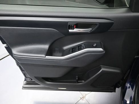 Used 2021 Toyota Highlander XSE FWD image 26