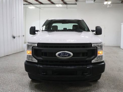 Used 2021 Ford F250 XL w/ Power Equipment Group RWD image 3