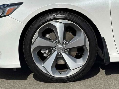 Used 2018 Honda Accord Touring image 25