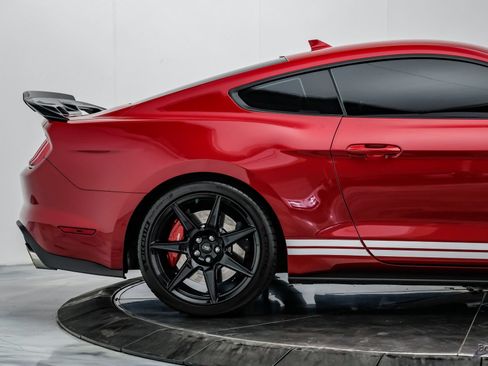 Used 2021 Ford Mustang Shelby GT500 w/ Carbon Fiber Handling Package RWD image 26