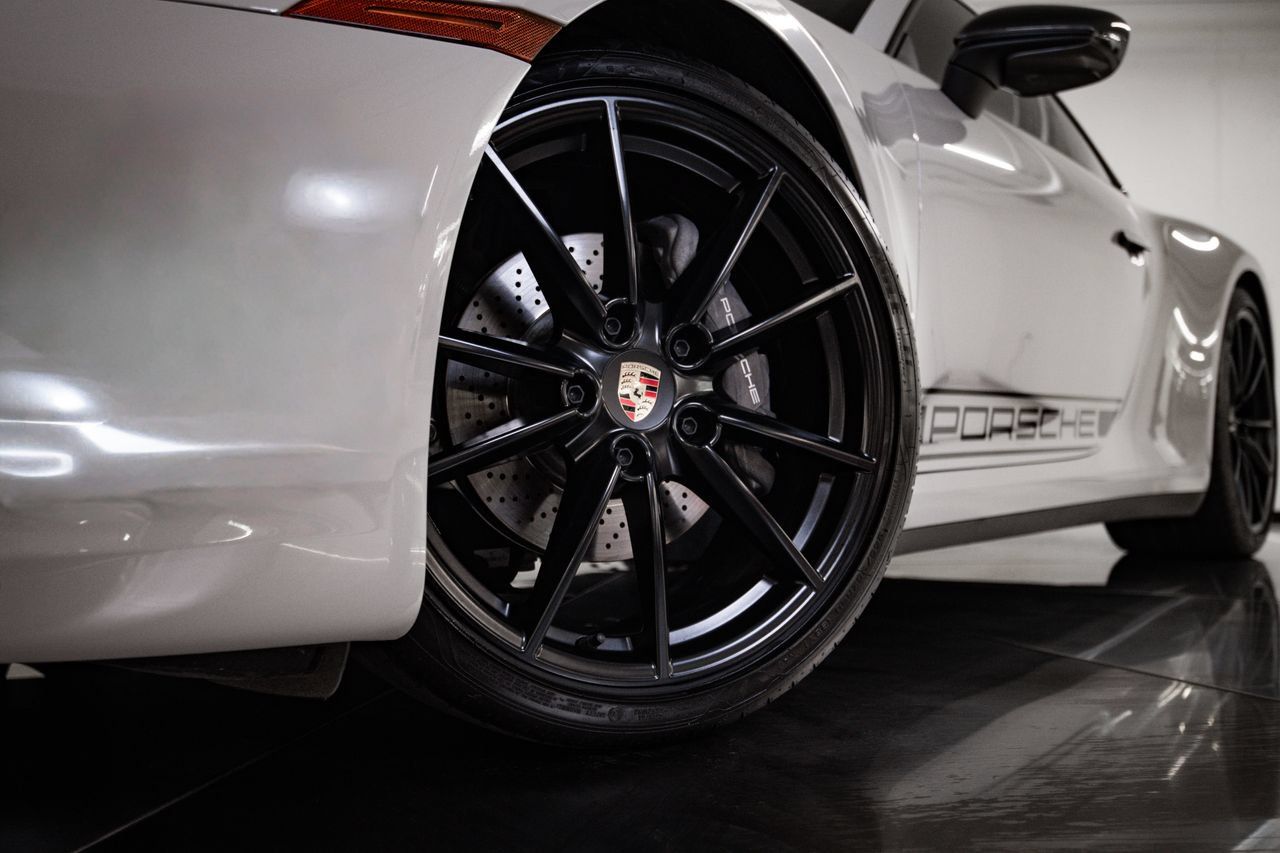 Certified 2024 Porsche 911 Carrera T RWD image 12
