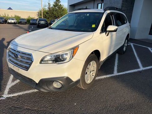 Used 2017 Subaru Outback 2.5i Premium AWD/4WD image 3