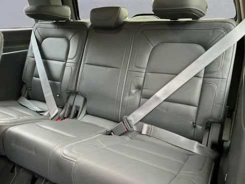 Used 2018 Lincoln Navigator Select w/ Technology Package image 15