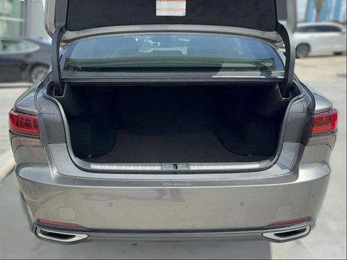 Used 2022 Lexus LS 500 w/ Accessory Package (Z2) image 7