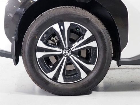 Used 2025 Toyota bZ4X XLE w/ Weather Package image 32