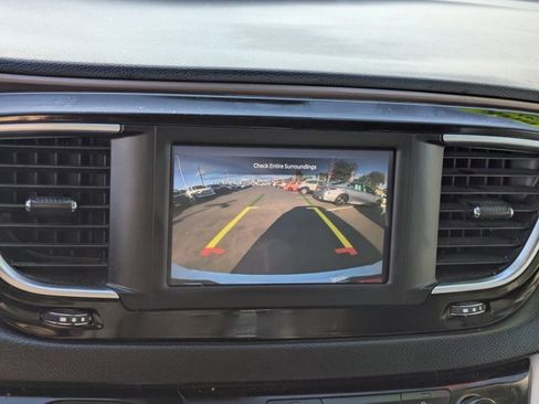 Used 2023 Chrysler Voyager LX image 21