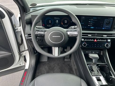 Used 2025 Hyundai Santa Cruz SEL FWD image 15