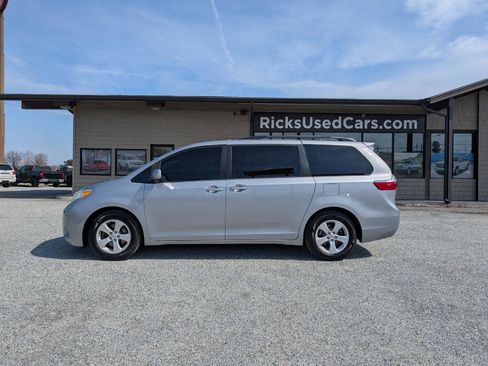Used 2016 Toyota Sienna LE image 11
