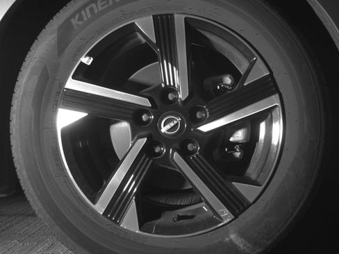 Used 2025 Nissan Sentra SV FWD image 16