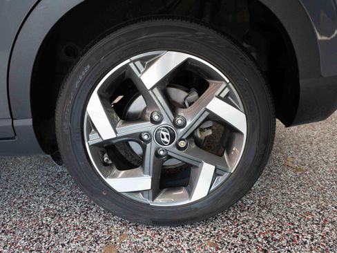 Used 2024 Hyundai Venue Limited FWD image 29