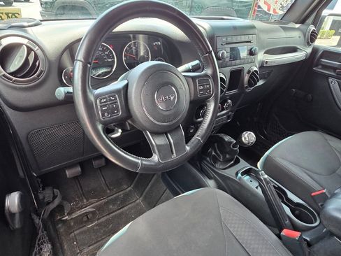 Used 2018 Jeep Wrangler Sport AWD/4WD image 12