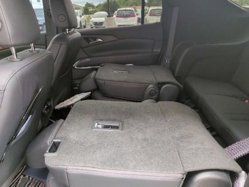 Used 2024 Chevrolet Traverse Z71 w/ Enhanced Driving Package AWD/4WD image 6
