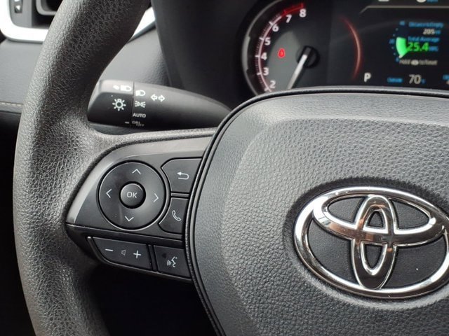 Used 2025 Toyota RAV4 XLE FWD image 21