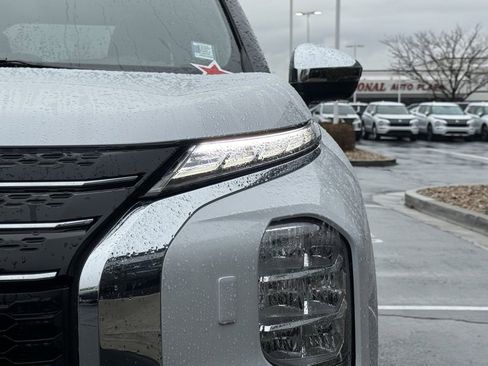 Used 2025 Mitsubishi Outlander SEL image 32