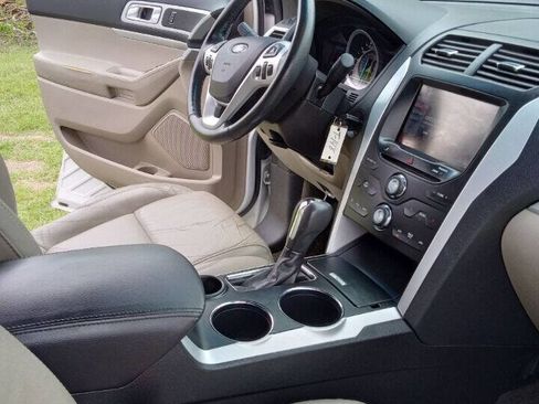 Used 2014 Ford Explorer XLT w/ Equipment Group 202A image 16