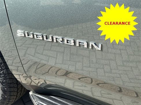 Used 2023 Chevrolet Suburban LT image 31