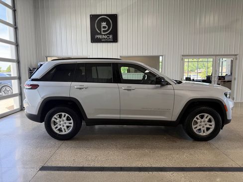 Used 2024 Jeep Grand Cherokee Laredo w/ Luxury Tech Group I AWD/4WD image 5