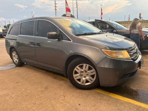 Used 2012 Honda Odyssey LX image 3