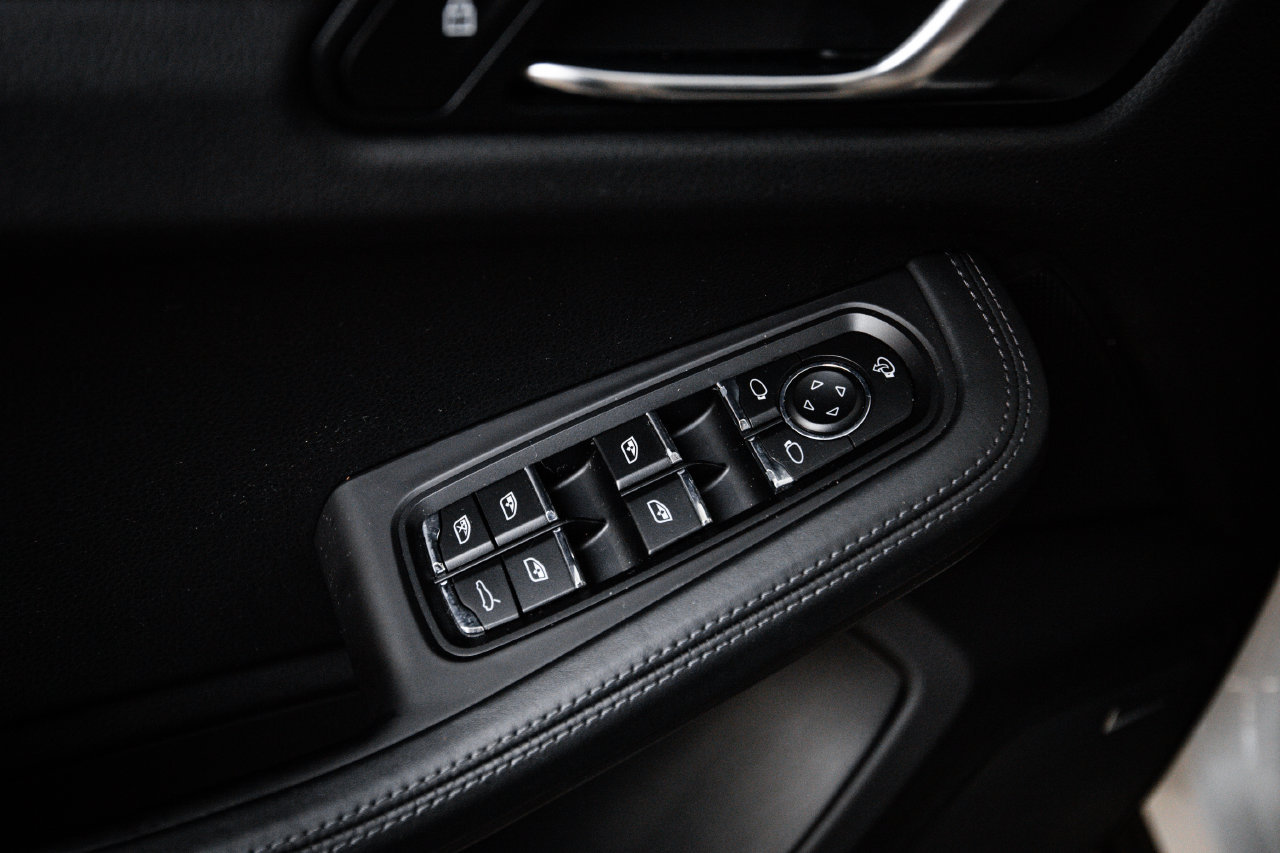 Certified 2023 Porsche Macan Turbo AWD/4WD image 22