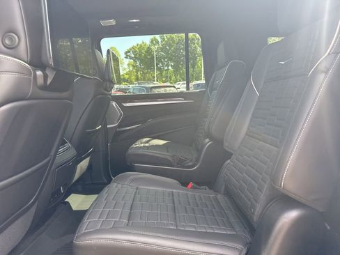 Used 2025 Cadillac Escalade ESV Sport Platinum AWD/4WD image 13