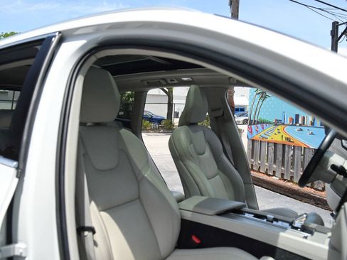 Used 2023 Volvo XC60 B6 Ultimate w/ Protection Package Premier AWD/4WD image 39