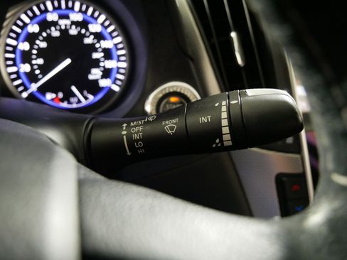 Used 2015 INFINITI Q50 Premium w/ Navigation Package image 32