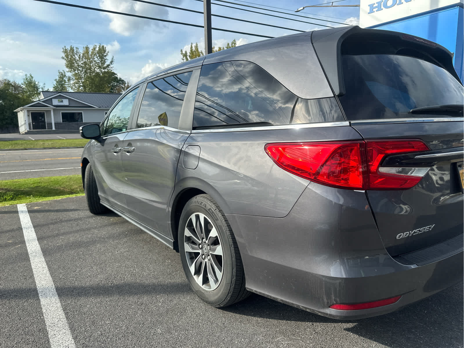 Used 2024 Honda Odyssey EX-L image 3