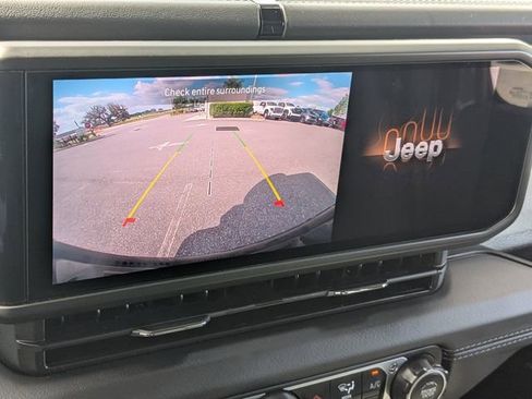 Used 2025 Jeep Wrangler Unlimited Sahara AWD/4WD image 24