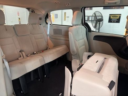 Used 2015 Dodge Grand Caravan SXT FWD image 26