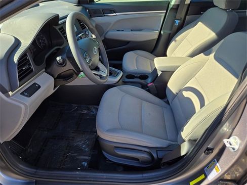 Used 2019 Hyundai Elantra SE image 13