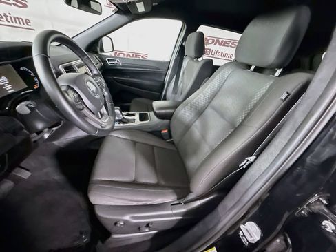 Used 2021 Jeep Grand Cherokee Laredo AWD/4WD image 24
