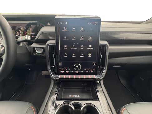 Certified 2025 GMC Yukon AT4 AWD/4WD image 12
