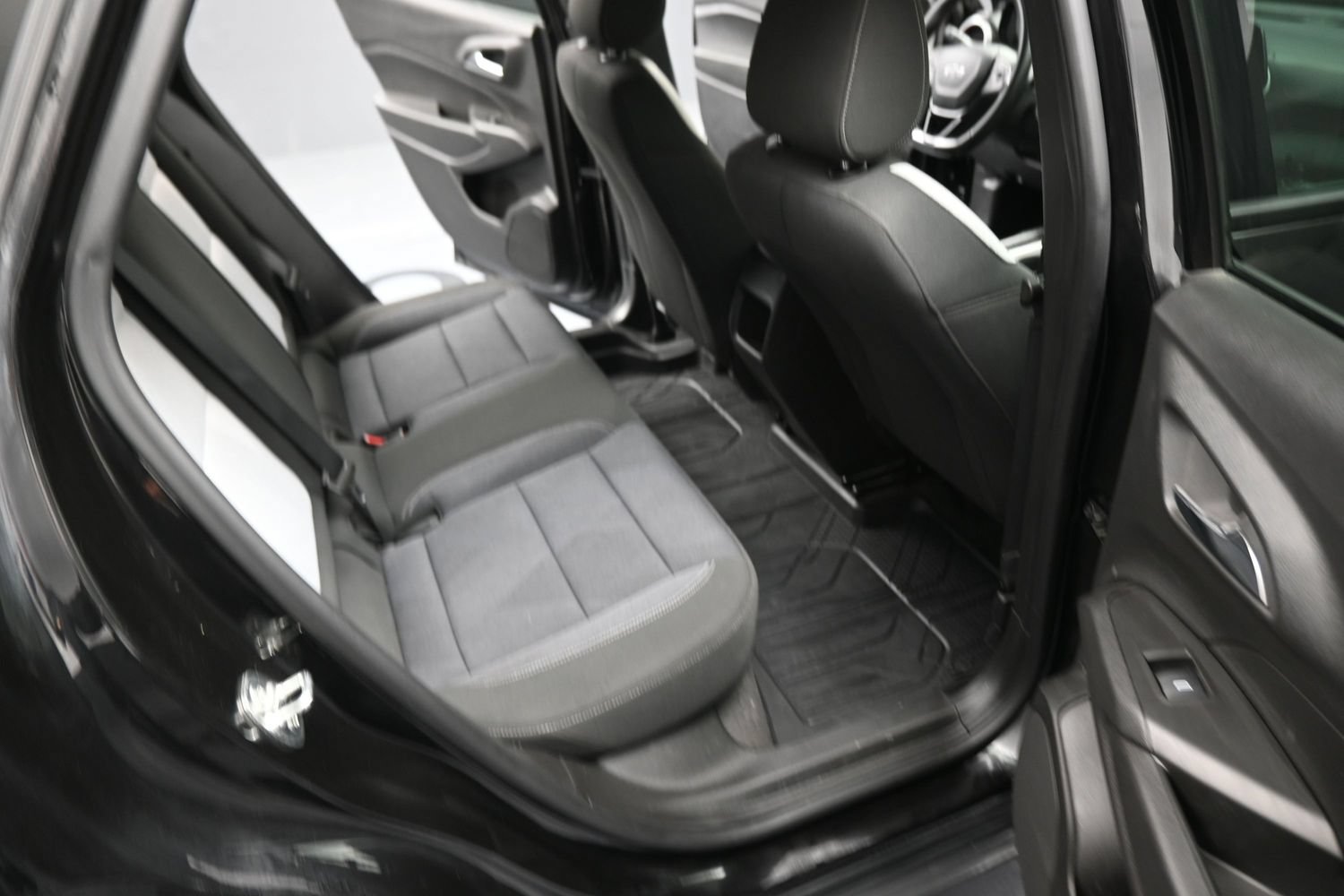 Used 2025 Chevrolet Trax RS FWD image 19