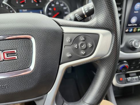 Used 2023 GMC Acadia SLE w/ Driver Convenience Package image 18