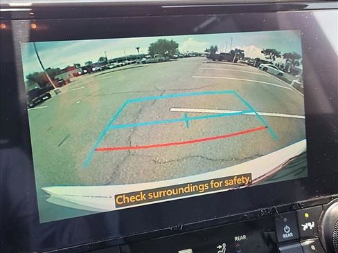 Used 2023 Toyota Highlander XLE AWD/4WD image 16