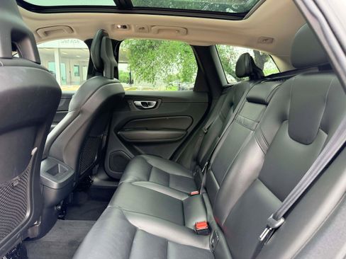 Used 2019 Volvo XC60 T5 Momentum w/ Premium Package FWD image 15