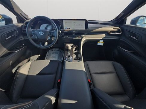 Used 2025 Toyota Crown Limited image 17