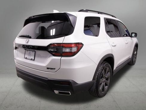 Certified 2025 Honda Pilot Sport image 6
