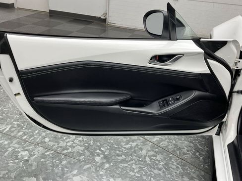 Used 2021 MAZDA MX-5 Miata RF Club w/ Appearance Package RWD image 6