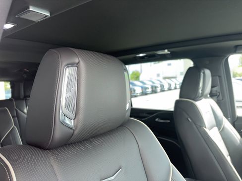 Used 2023 Cadillac Escalade ESV Sport w/ LPO, ONYX Package AWD/4WD image 11