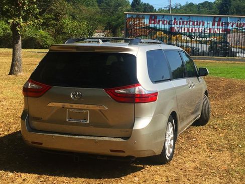 Used 2015 Toyota Sienna Limited FWD image 4