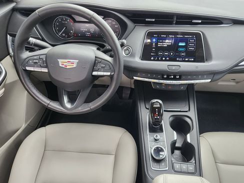 Used 2021 Cadillac XT4 Luxury w/ Cold Weather Package FWD image 27