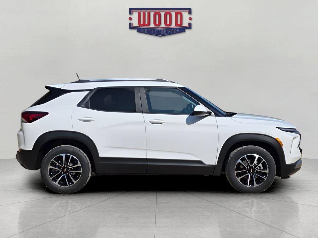 New 2026 Chevrolet TrailBlazer LT w/ LT Cold Weather Package FWD image 2