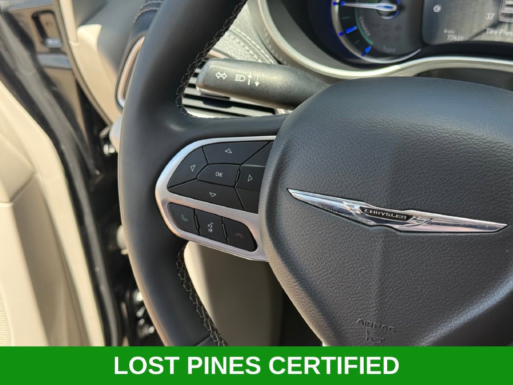 Used 2023 Chrysler Pacifica Touring-L FWD image 11
