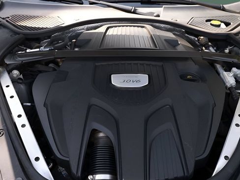 Used 2020 Porsche Panamera RWD image 57