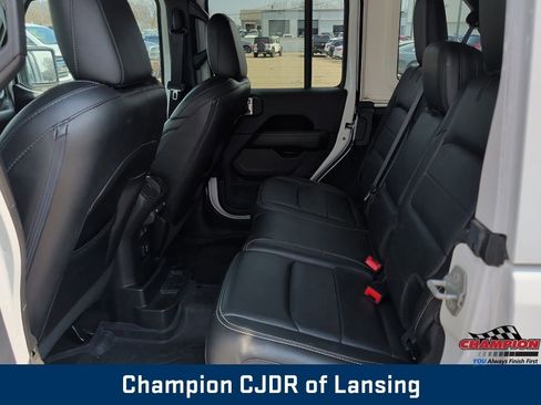 Used 2018 Jeep Wrangler Unlimited Sahara AWD/4WD image 14