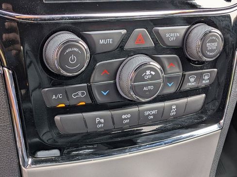 Used 2021 Jeep Grand Cherokee Trailhawk w/ Trailhawk Luxury Group AWD/4WD image 13