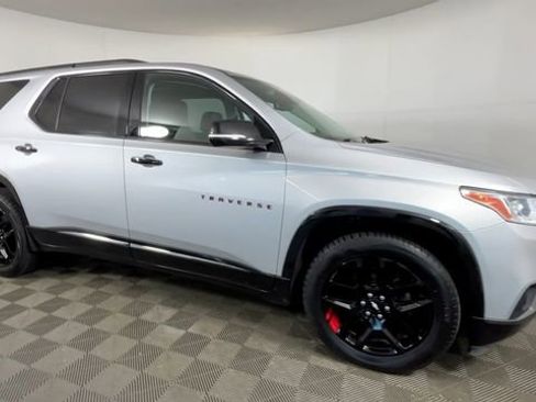 Used 2019 Chevrolet Traverse Premier w/ Redline Edition AWD/4WD image 2