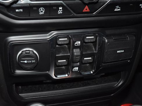 Used 2022 Jeep Gladiator Sport AWD/4WD image 13