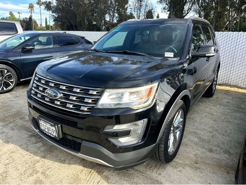 Used 2016 Ford Explorer XLT w/ Equipment Group 202A image 3